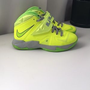 Nike LeBron Soldier VII 7 (youth)